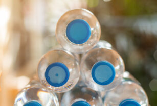 Botellas con recubrimiento de tecnología de plasma: tan ligero como el PET