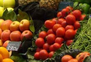 Envases reutilizables de plástico en logística de frutas