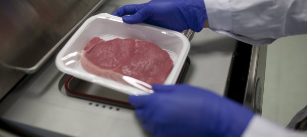 Control de calidad en envasado de productos cárnicos
