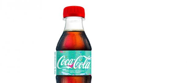Primera botella de plástico reciclado del mar