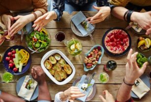 Comida compartida con amigos