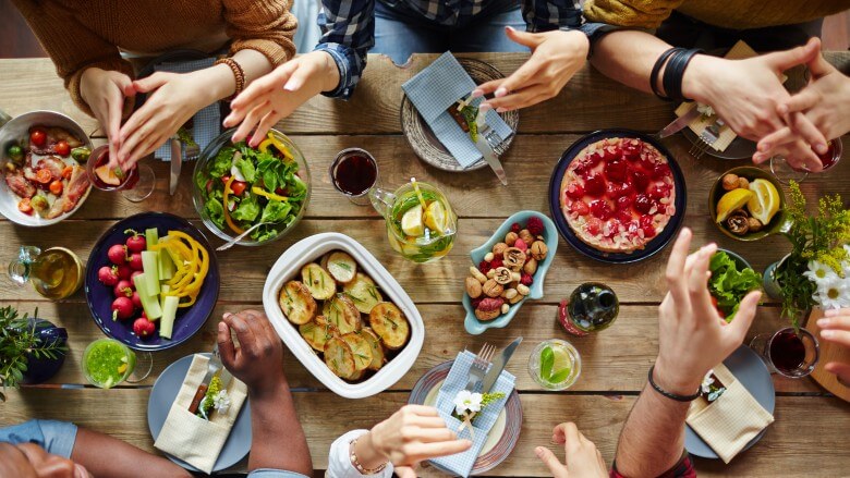 Comida compartida con amigos