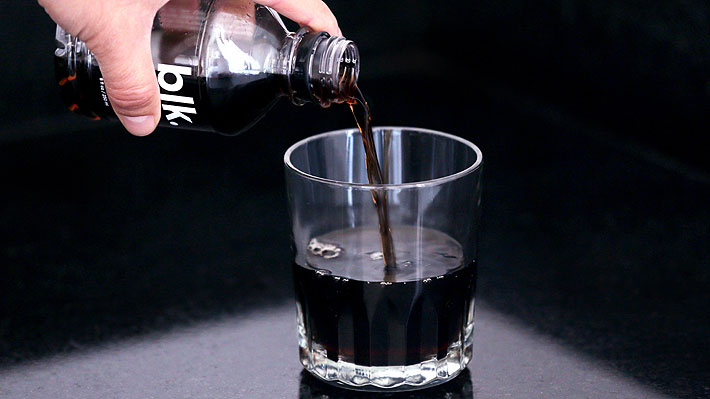 Agua BLK, el lado obscuro del líquido