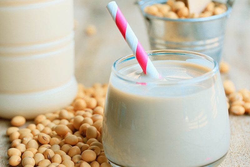 Comprueban beneficios de mezcla de soya y leche