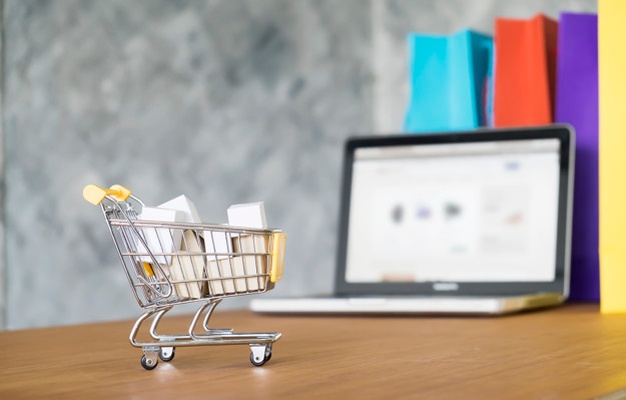 La confinamiento obliga a la gente a trabajar desde sus casas, fue así como se creó una oportunidad para el comercio electrónico y los deliverys.mia