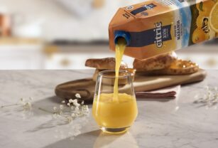 Resulta indispensable un consumo diario y frecuente de cítricos, brócoli, tomate, melón, fresas y de alimentos con vitamina C, fortificados.