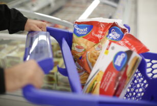 Walmart trabaja en conjunto con sus proveedores de Marca Propia para lograr empaques reciclables en un 100%.