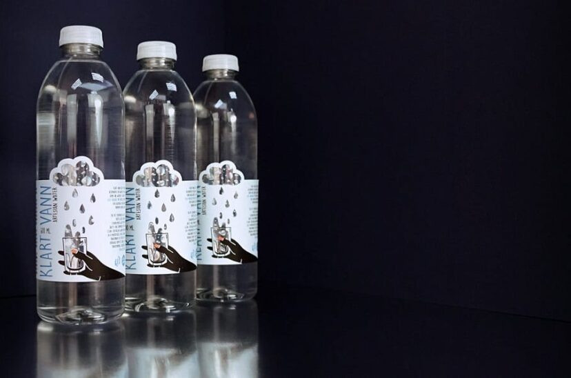 etiquetas-en-botellas-de-agua