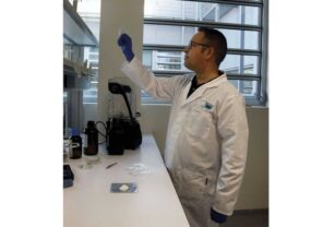 Científicos desarrollan bioplástico impermeable