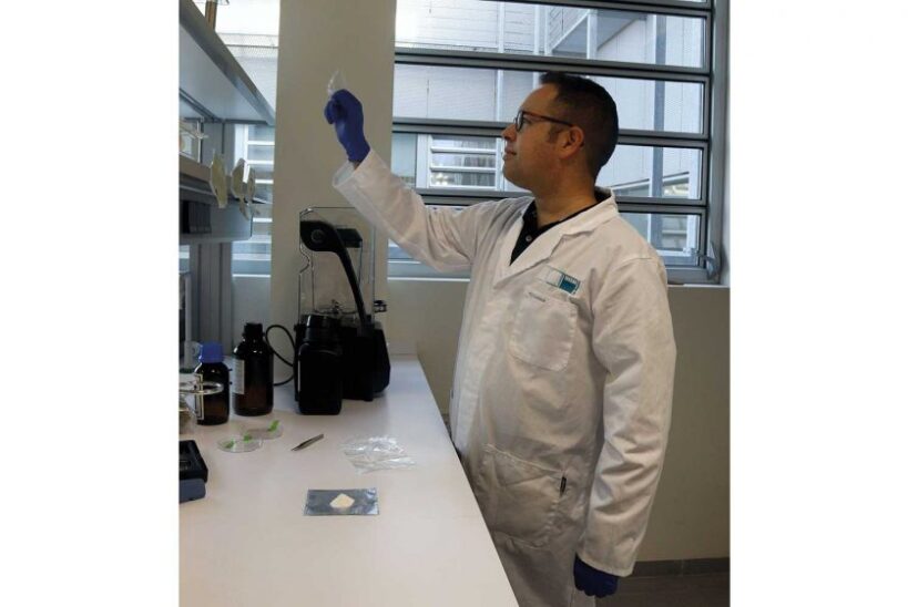 Científicos desarrollan bioplástico impermeable
