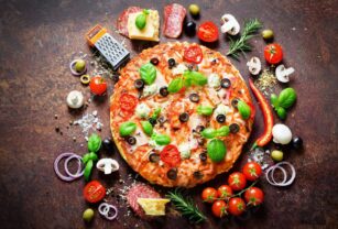 pizza-con-diversos-ingredientes