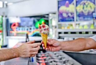 Helados FlamingoChoco Blanco Frambuesas Bañadas y Nutella