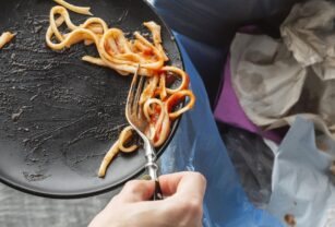 leftover-wasted-spaghetti-pasta-thrown-in-bin
