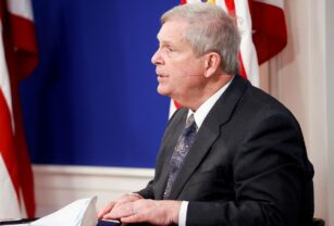 Imagen de archivo. El secretario de Agricultura de Estados Unidos, Tom Vilsack, habla en una conferencia.