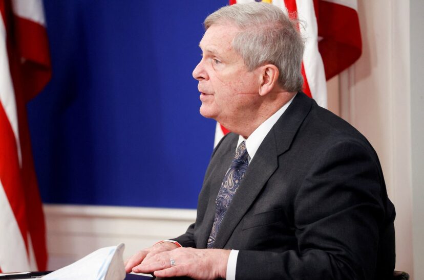 Imagen de archivo. El secretario de Agricultura de Estados Unidos, Tom Vilsack, habla en una conferencia.