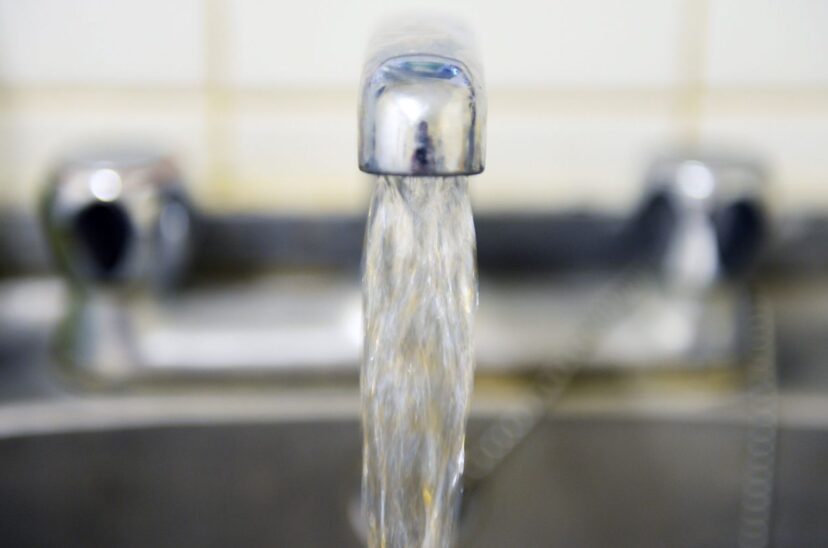 EE.UU. limitará la presencia en el agua potable de químicos tóxicos