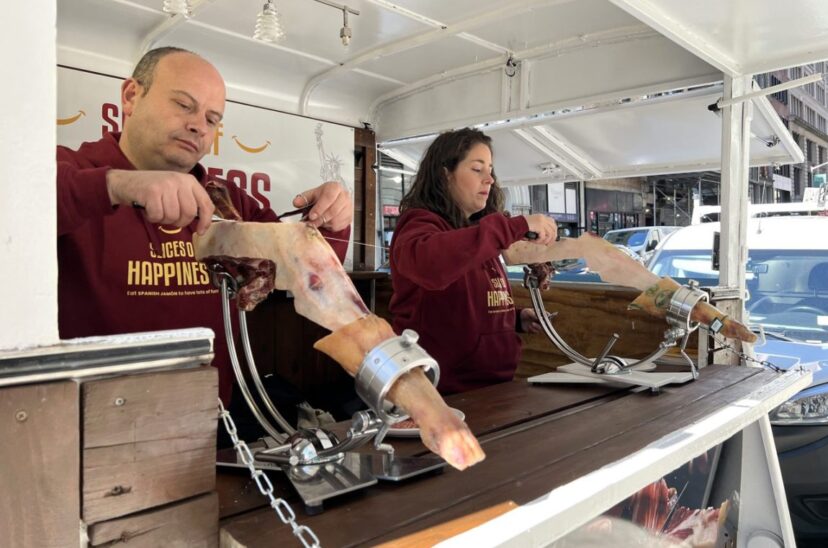 Las dos patronales del jamón español se unen para "vender felicidad" en EE.UU.