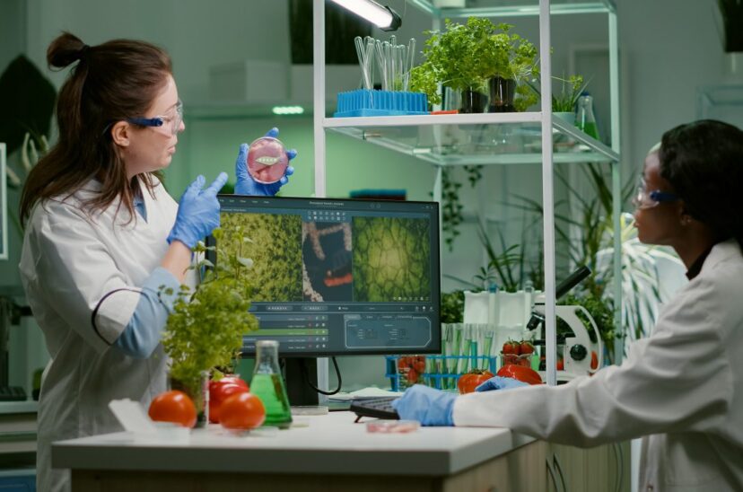 Mujer-en-la-tecnolog{ia-de-alimentos