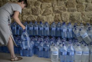 Singapur es el país con el mayor consumo de agua embotellada del mundo
