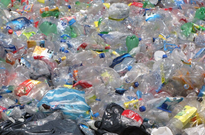 Ecuador lanza su plataforma de acción para reducir contaminación de plásticos
