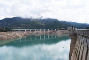 El estrés hídrico empeora en España sin lluvias y las reservas de agua al 50%