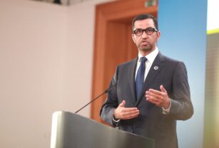 Emiratos dice que la energía renovable no es la única solución para combatir el cambio climático