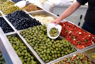 UE pide a OMC inicio consultas con EEUU por aranceles de aceitunas españolas