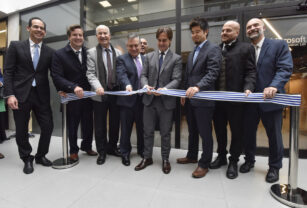 Como un "faro de innovación", Microsoft inaugura en Uruguay su cuarto laboratorio de IA
