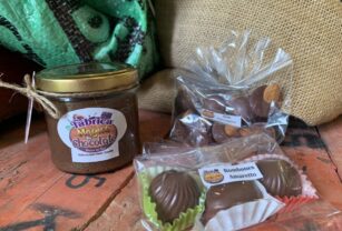 El cacao, un ingrediente más de una ciudad turística que "vende felicidad" en Ecuador