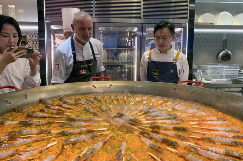 España y China se sientan a la mesa en Pekín